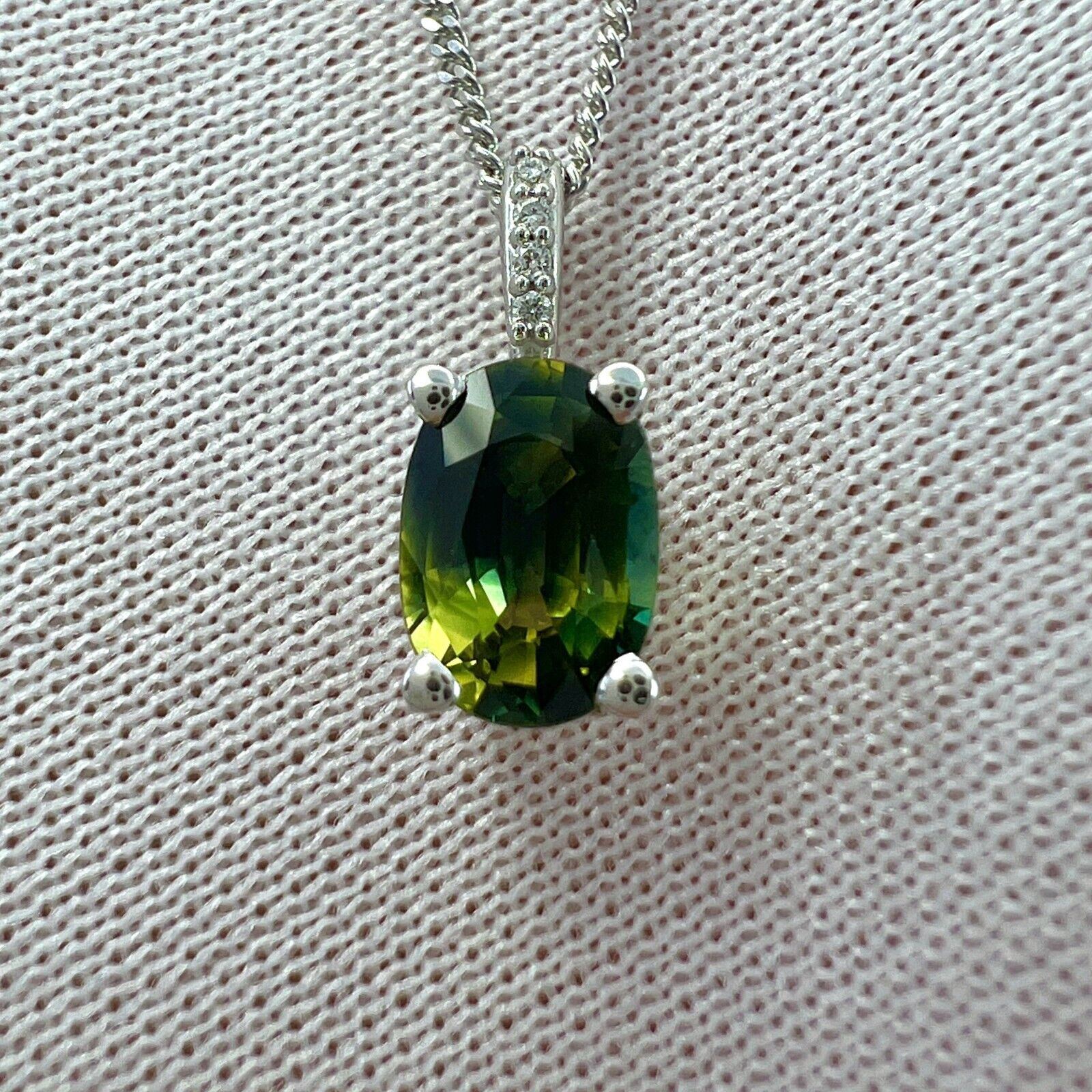 IGI Certified 1.01ct Parti Colour Sapphire Diamond 18k Gold Hidden Halo Pendant — view 2