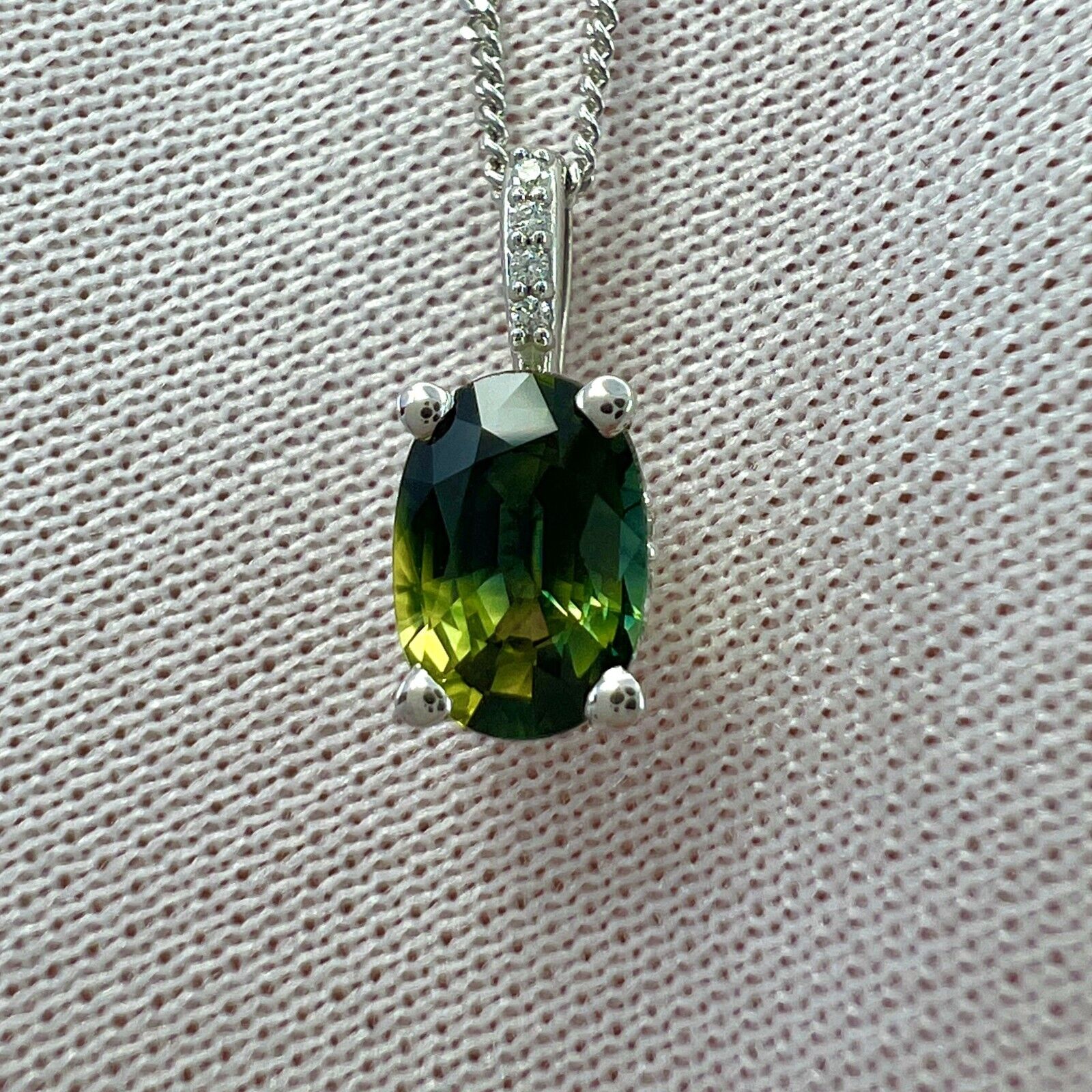 IGI Certified 1.01ct Parti Colour Sapphire Diamond 18k Gold Hidden Halo Pendant — view 4