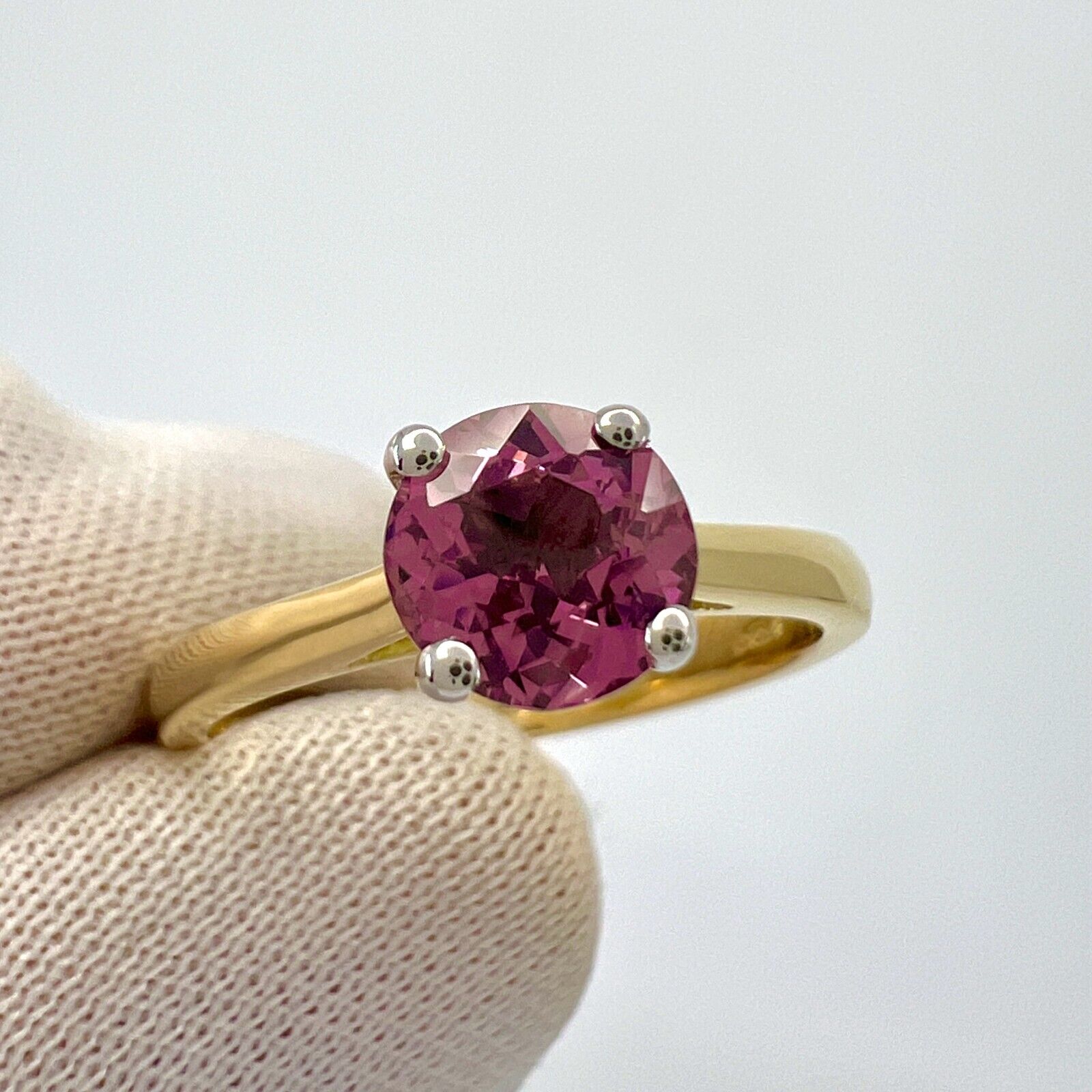 1.03ct Vivid Pink Mahenge Spinel Round Cut 18k Yellow White Gold Solitaire Ring — view 2