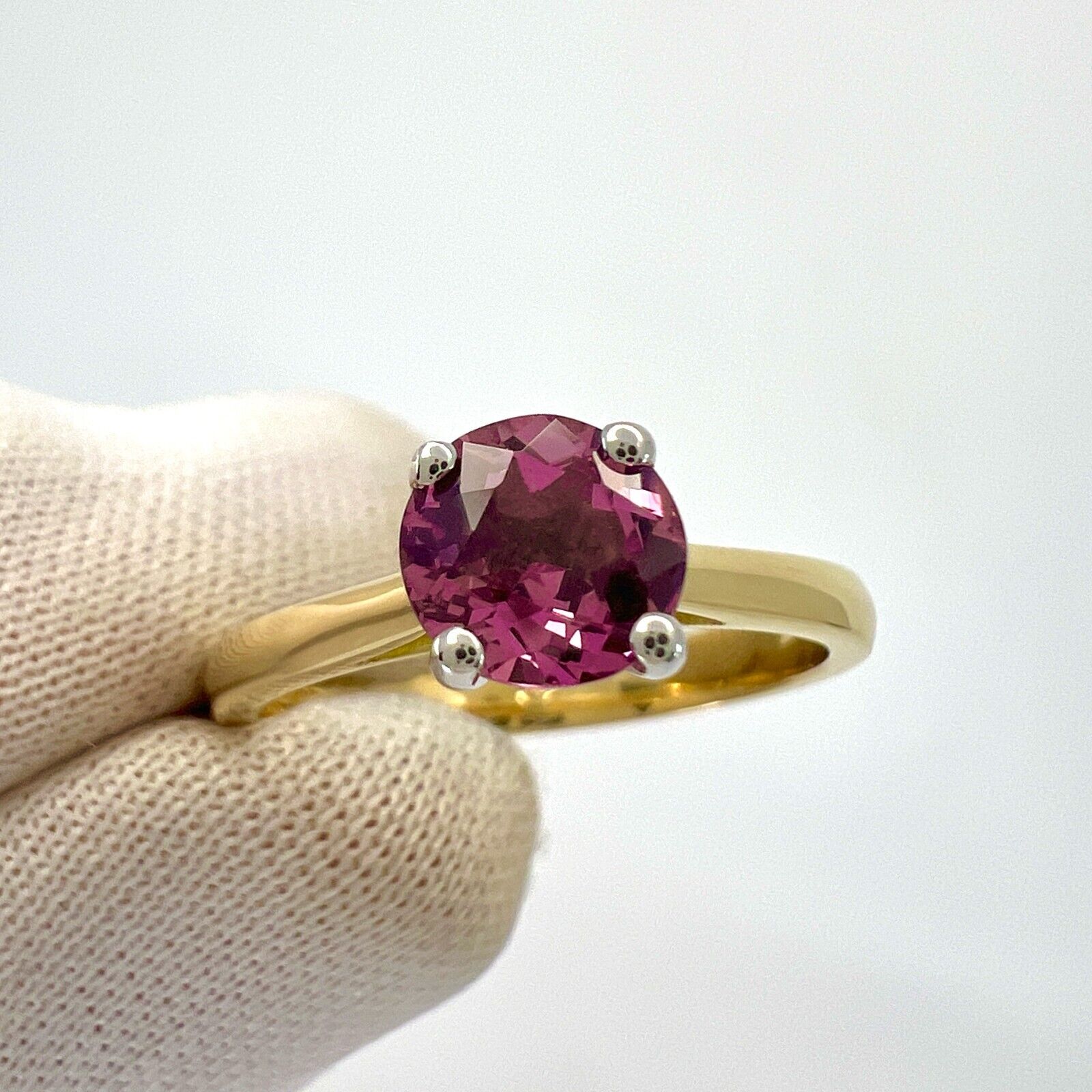 1.03ct Vivid Pink Mahenge Spinel Round Cut 18k Yellow White Gold Solitaire Ring — view 3