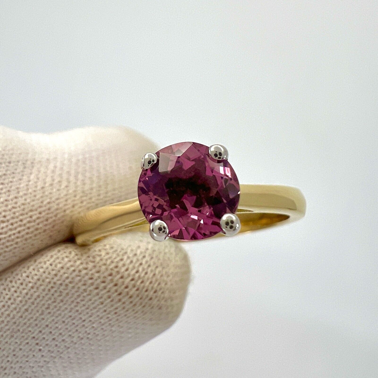 1.03ct Vivid Pink Mahenge Spinel Round Cut 18k Yellow White Gold Solitaire Ring — view 4