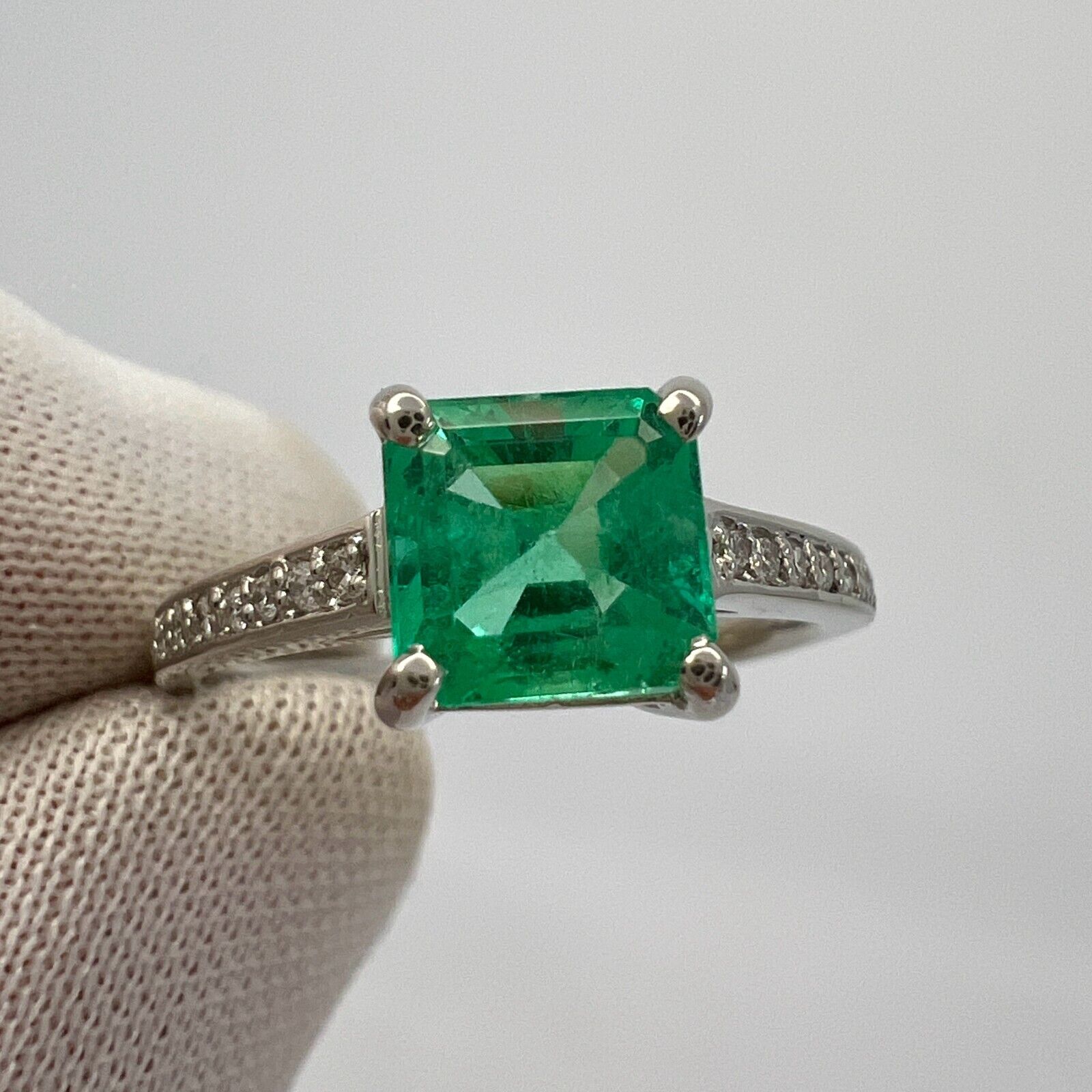 1.07ct Light Green Colombian Emerald And Diamond Accent Platinum Solitaire Ring — view 3