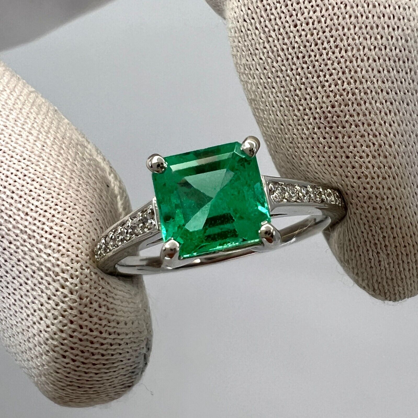 1.07ct Light Green Colombian Emerald And Diamond Accent Platinum Solitaire Ring — view 4