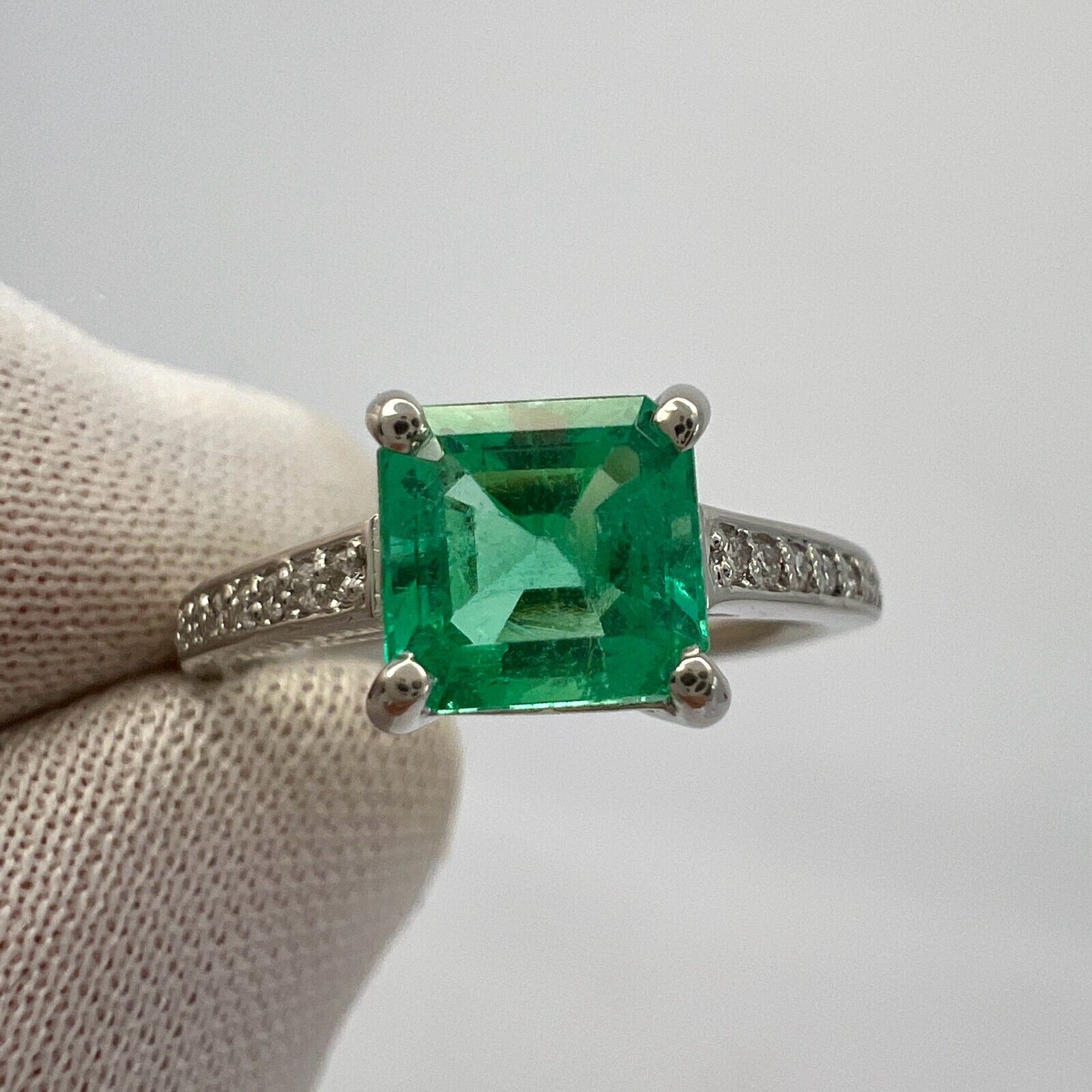 1.07ct Light Green Colombian Emerald And Diamond Accent Platinum Solitaire Ring — view 5