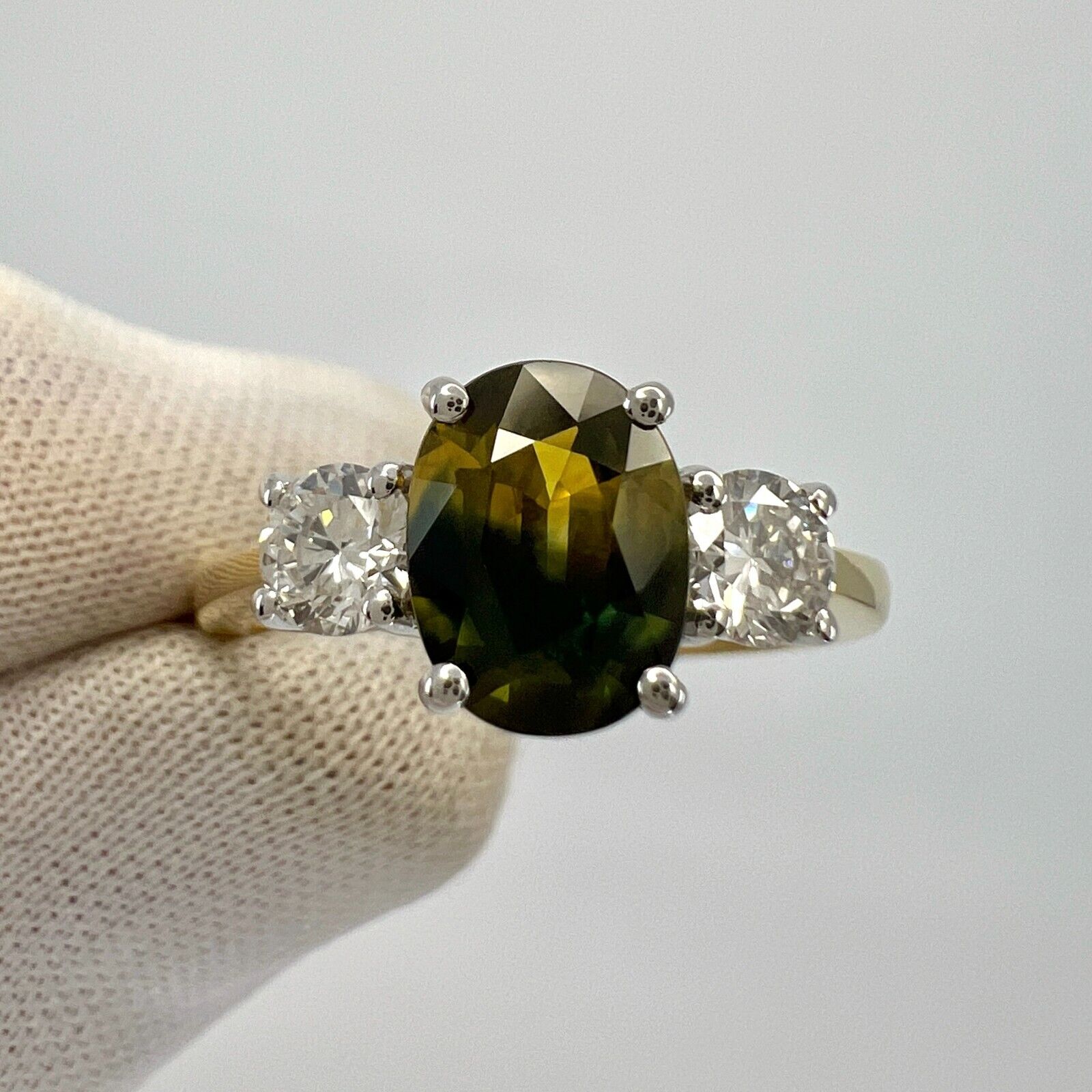 GIA Certified 2.01ct Yellow Blue Australian Parti Sapphire Gold Three Stone Ring — view 2