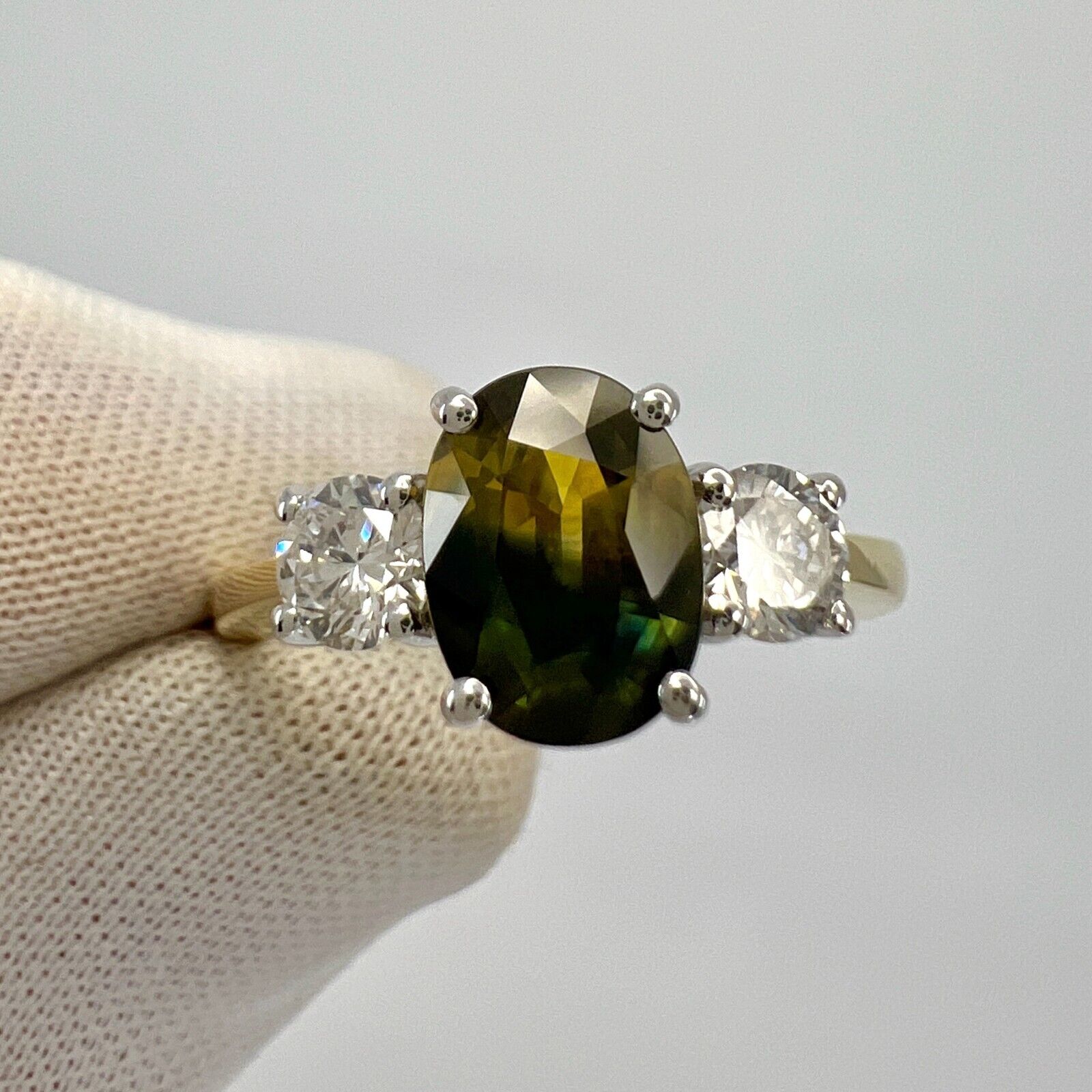 GIA Certified 2.01ct Yellow Blue Australian Parti Sapphire Gold Three Stone Ring — view 4