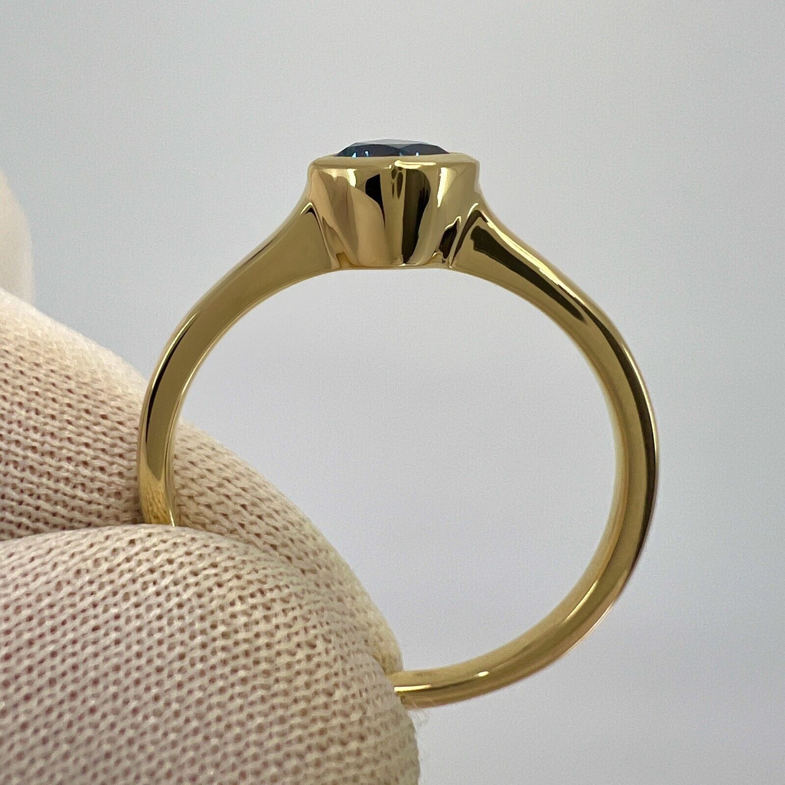 1.05ct Vivid Blue Ceylon Sapphire Fancy Kite Cut 18k Yellow Gold Solitaire Ring — view 4
