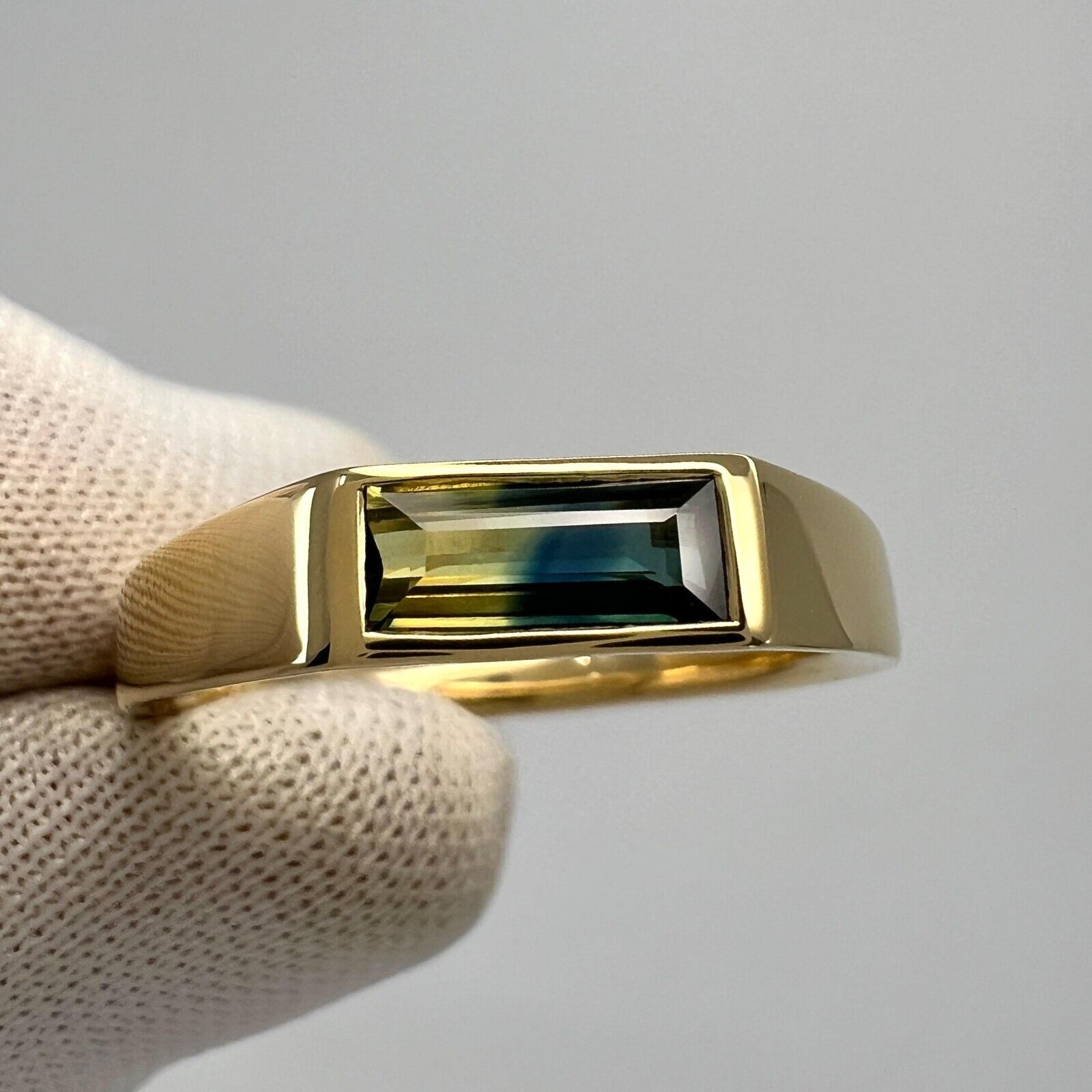 IGI Certified Bi Colour Yellow Blue Sapphire Baguette 18k Gold East West Ring — view 3