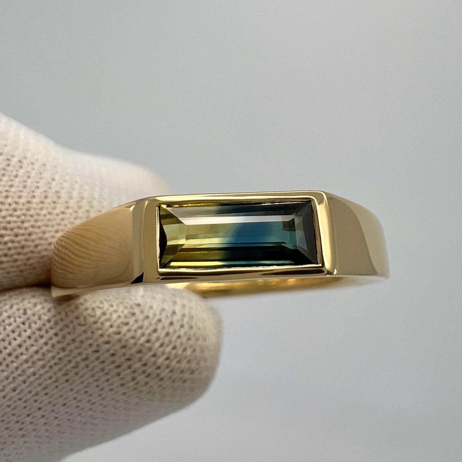 IGI Certified Bi Colour Yellow Blue Sapphire Baguette 18k Gold East West Ring — view 5