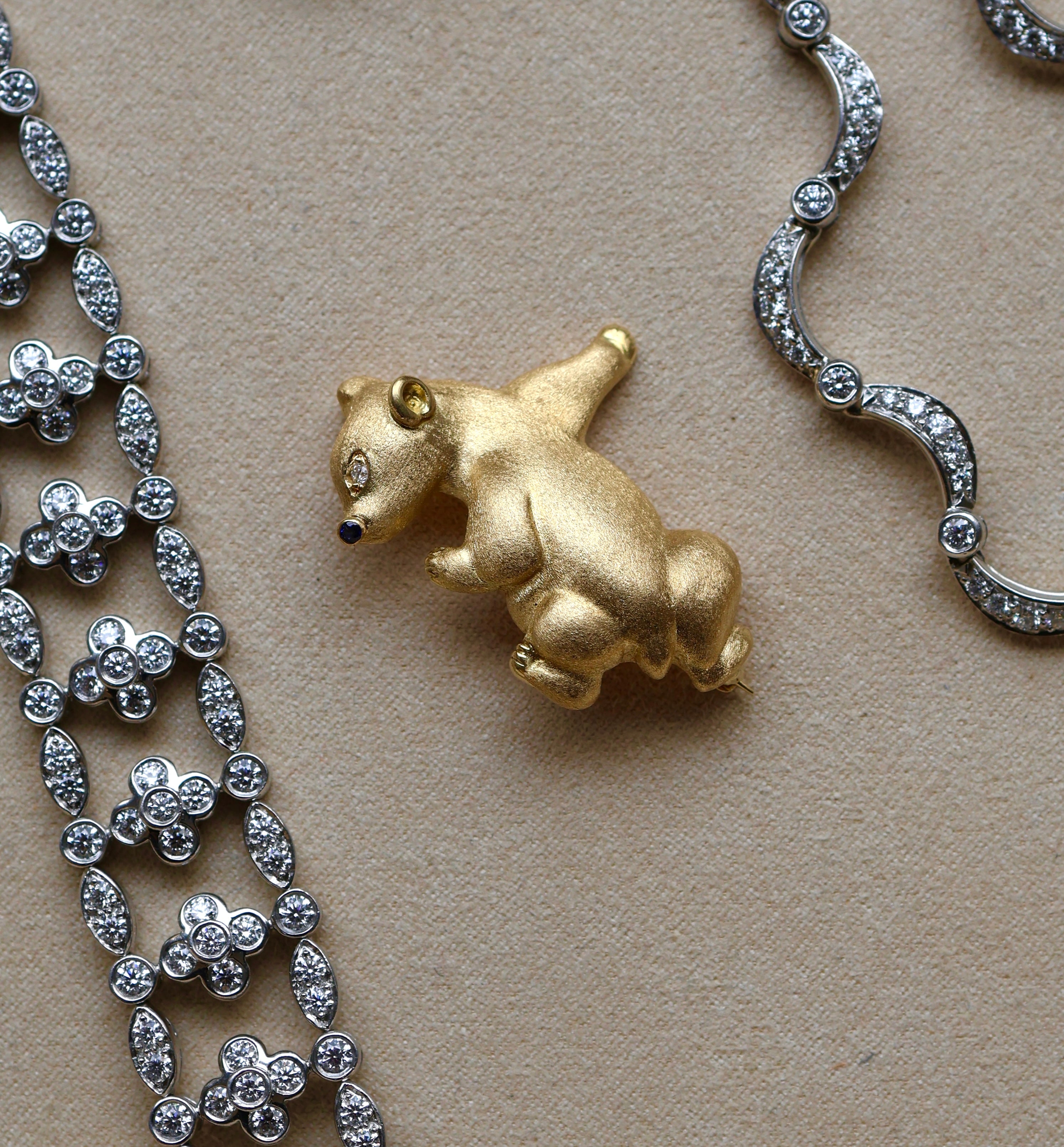 Suna 18K Yellow Gold Sapphire & Diamond Bear Pin P7142SY — view 2