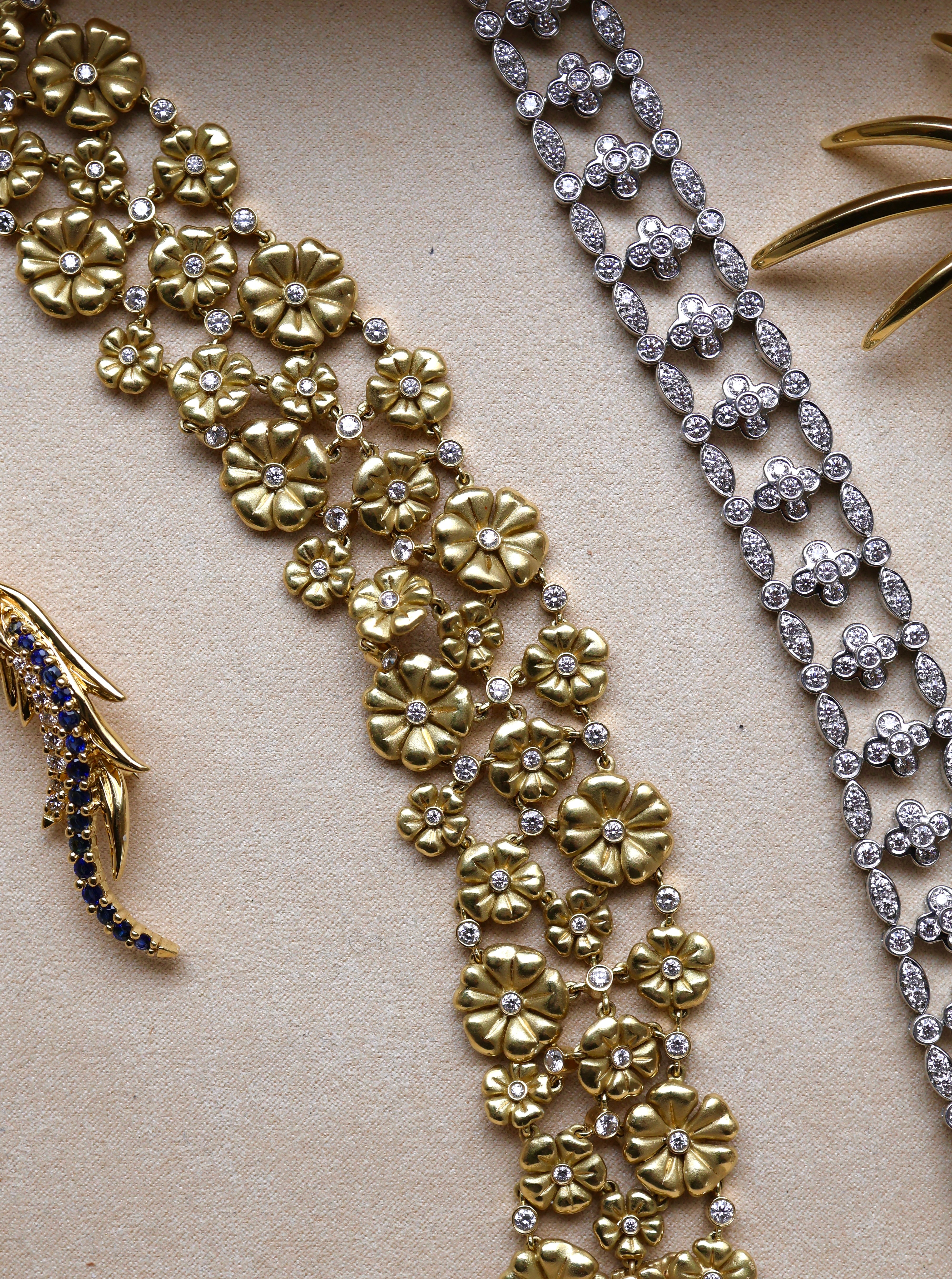 Suna 18K Yellow Gold Diamond Blossom Bracelet B3721Y — view 2