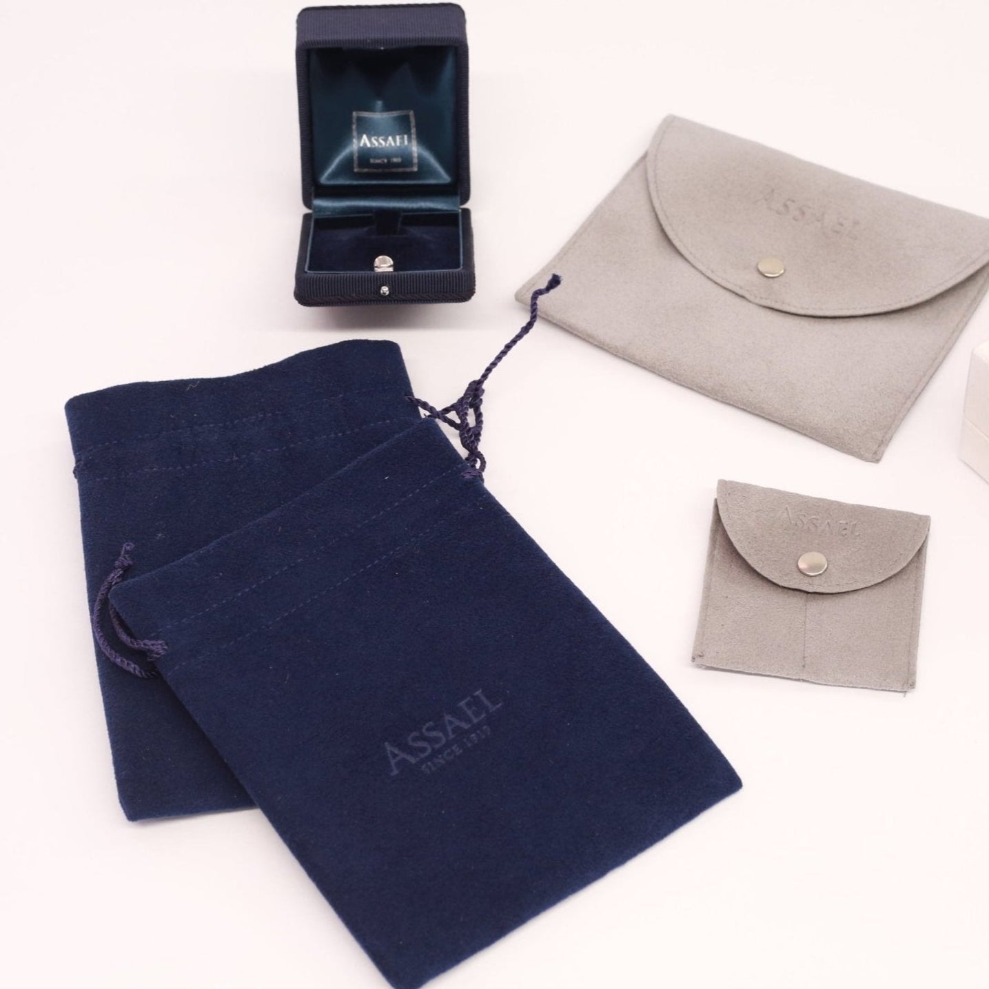Assael 18K Yellow Gold South Sea & Cultured Pearl Cufflinks P3309 — view 3