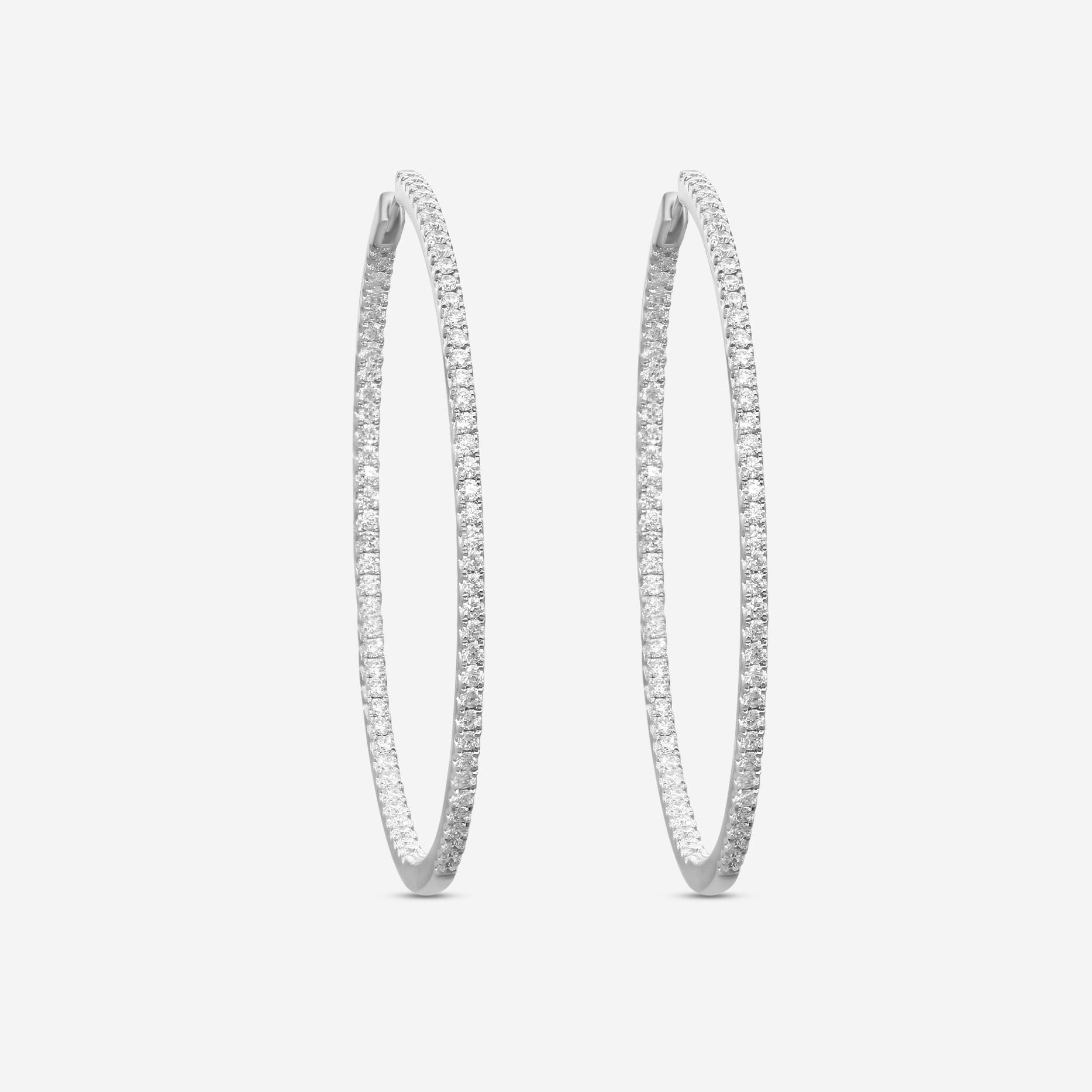 Mémoire 18K White Gold Diamond Oval Hoop Earrings CHHO127-18KW