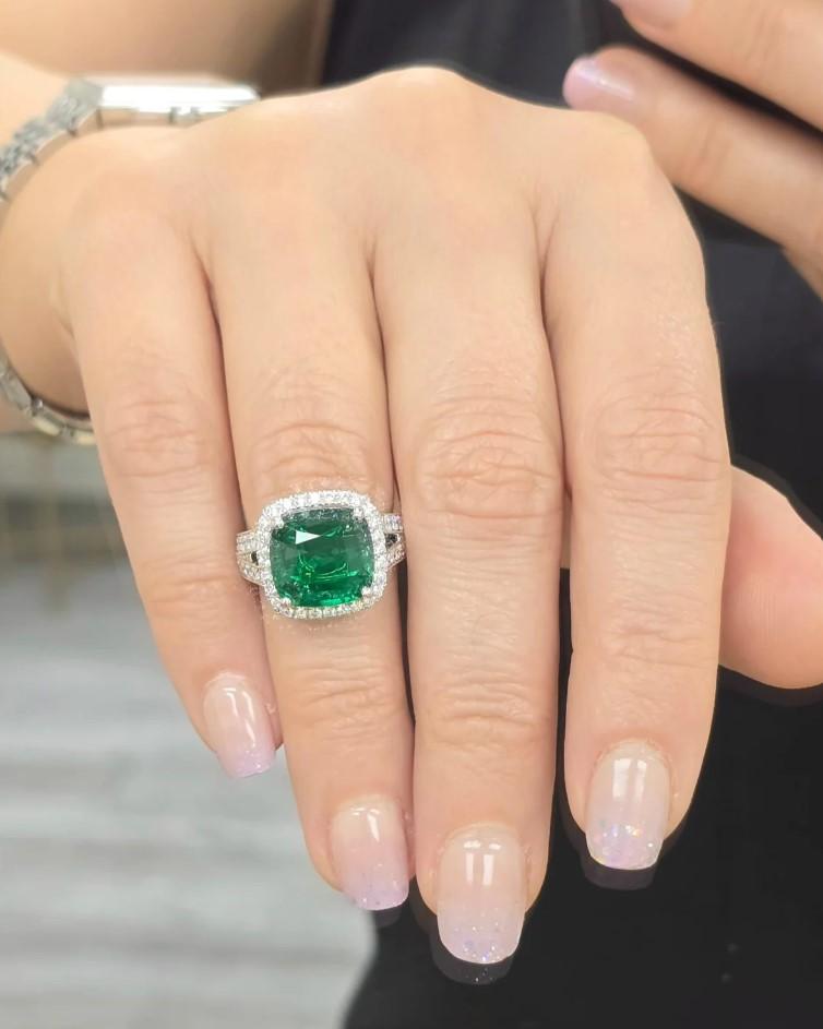 Diana M. Jewels 18K White Gold Emerald & Diamond Statement Ring Sz. 6.5 EDR324 — view 5