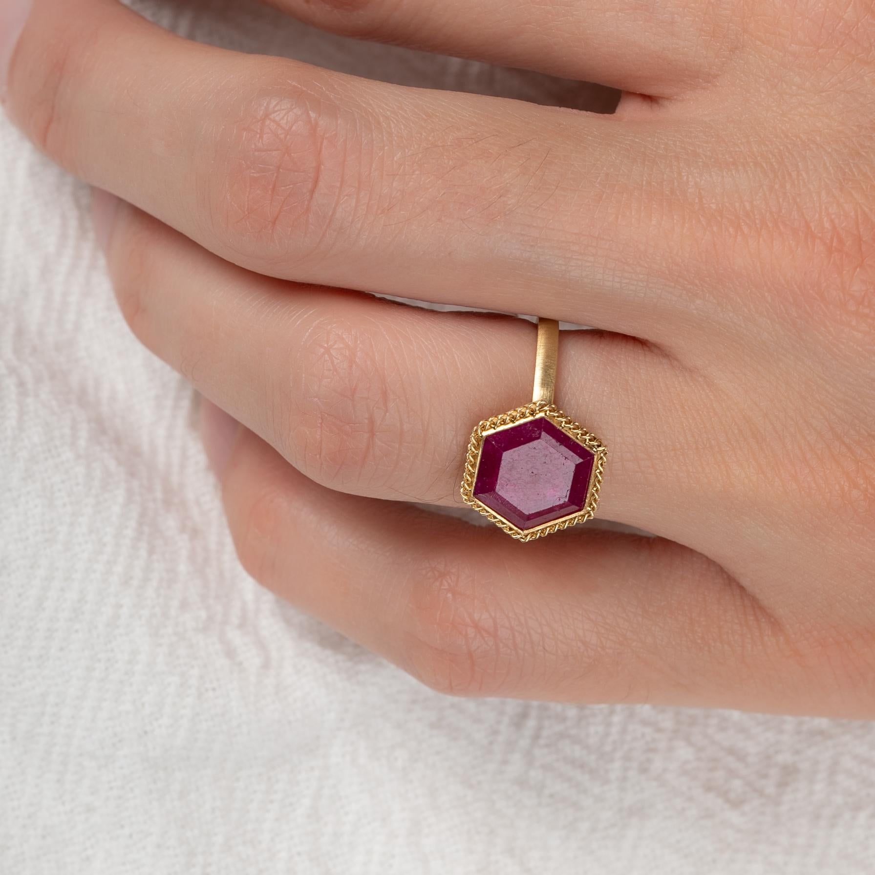 Amáli One of a Kind 18K Yellow Gold Ruby Statement Ring Sz. 7.5 R-2373-RU — view 3