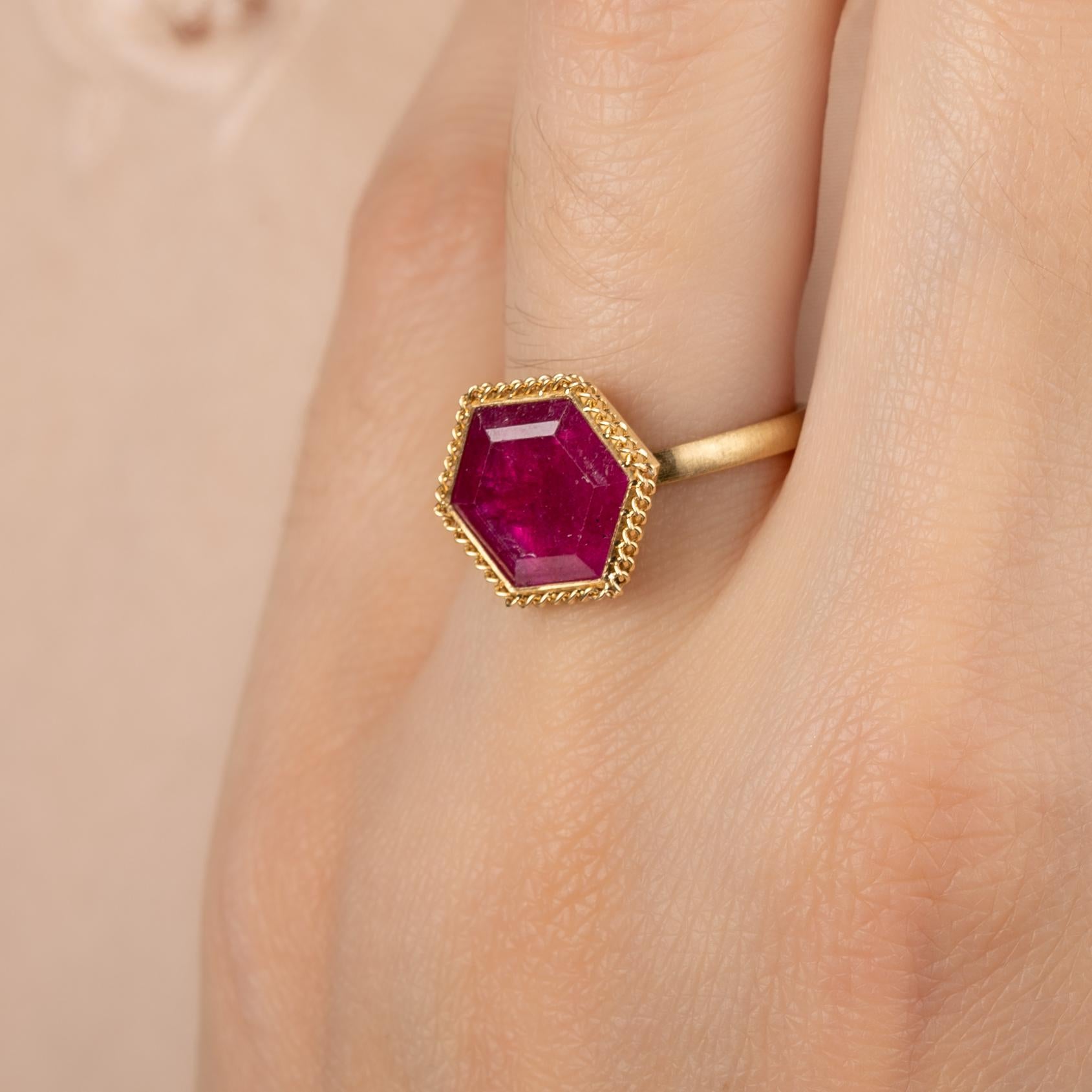 Amáli One of a Kind 18K Yellow Gold Ruby Statement Ring Sz. 7.5 R-2373-RU — view 4