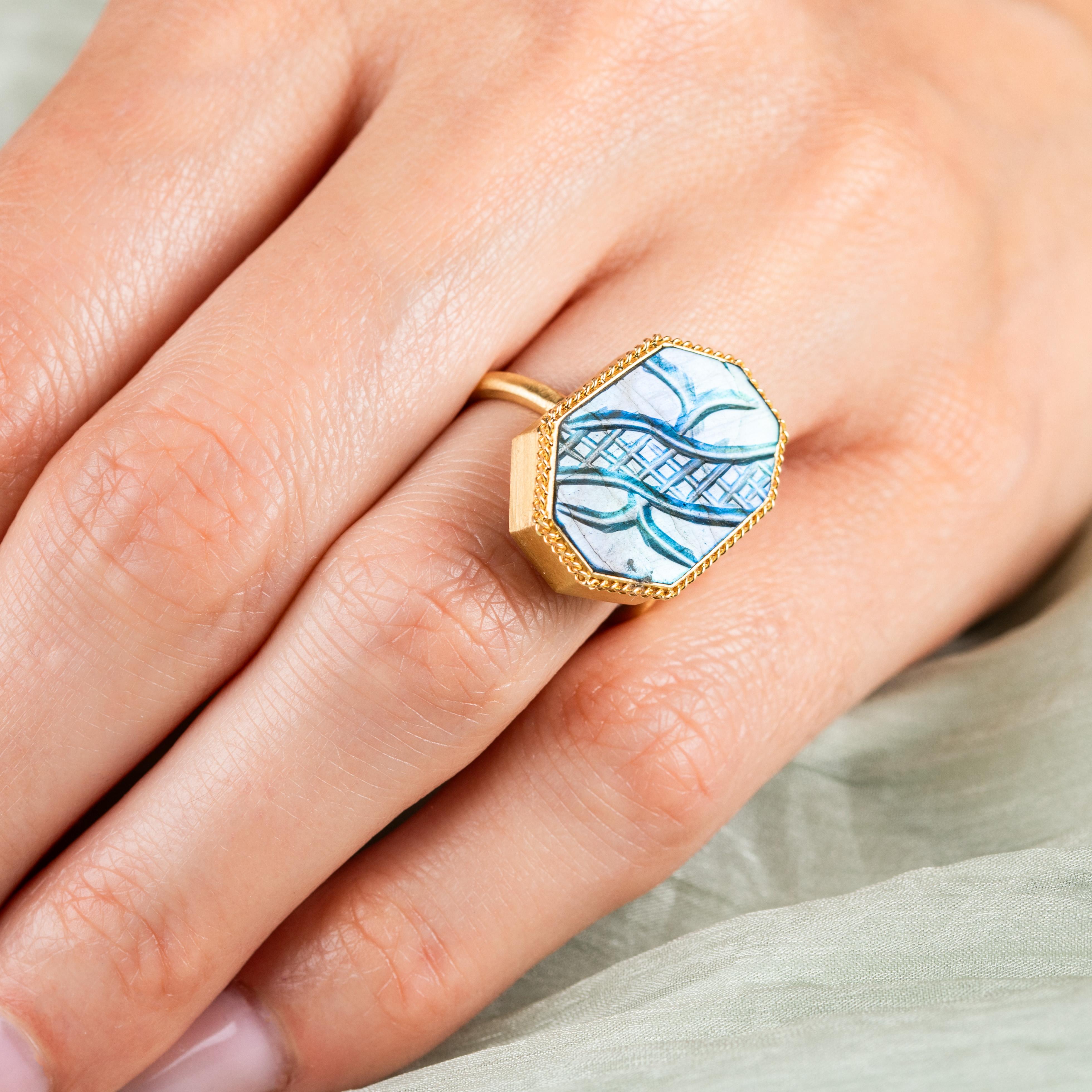 Amáli One of a Kind 18K Yellow Gold Labradorite Statement Ring Sz. 7 R-2726-LAB — view 4