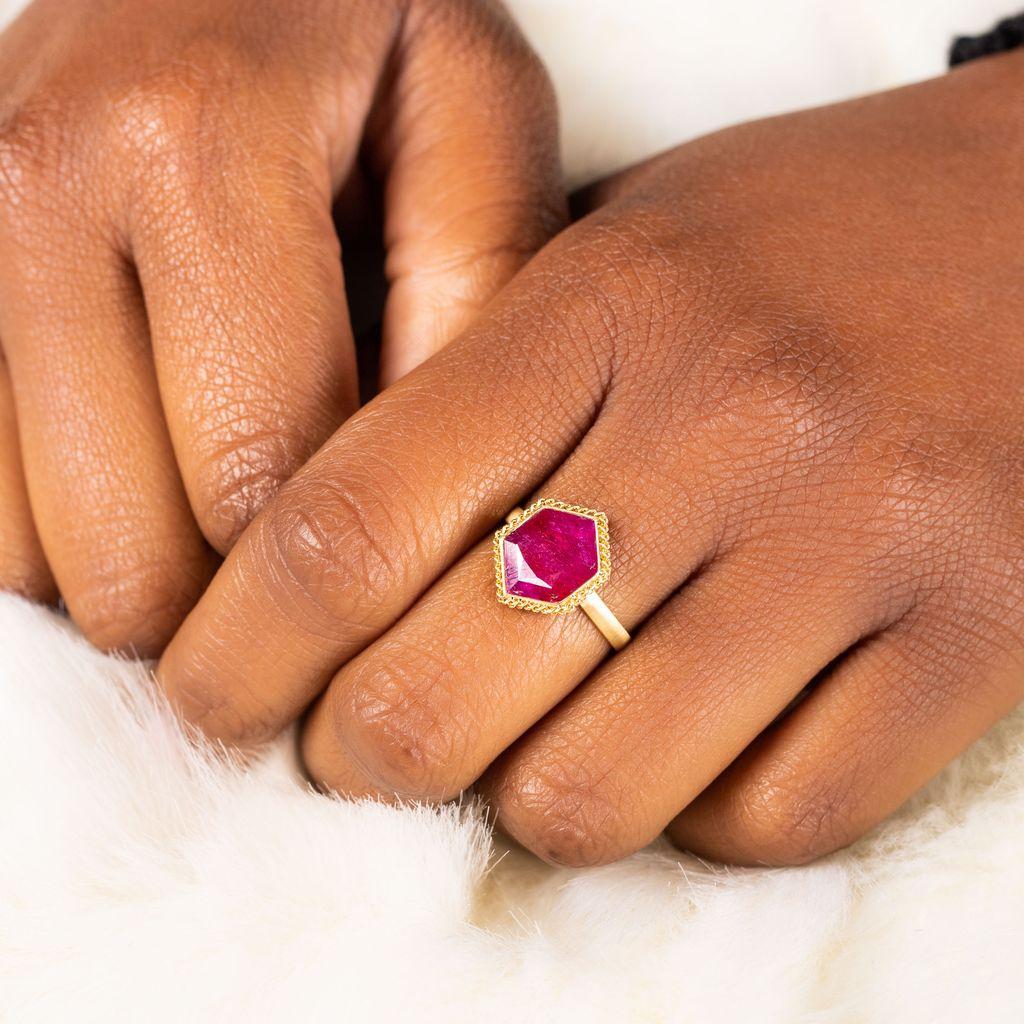 Amáli One of a Kind 18K Yellow Gold Ruby Statement Ring Sz. 7 R-2374-RU — view 3